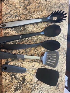Black Kitchen Utensil Set - Multi-Piece Cooking Tools